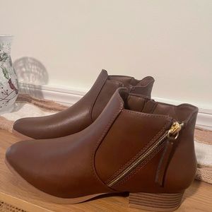 Size 9 Croft and Barrow Botties